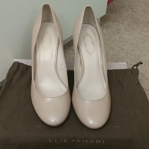 Elie Tahari Nude Patent Wedge - Picture 2 of 6